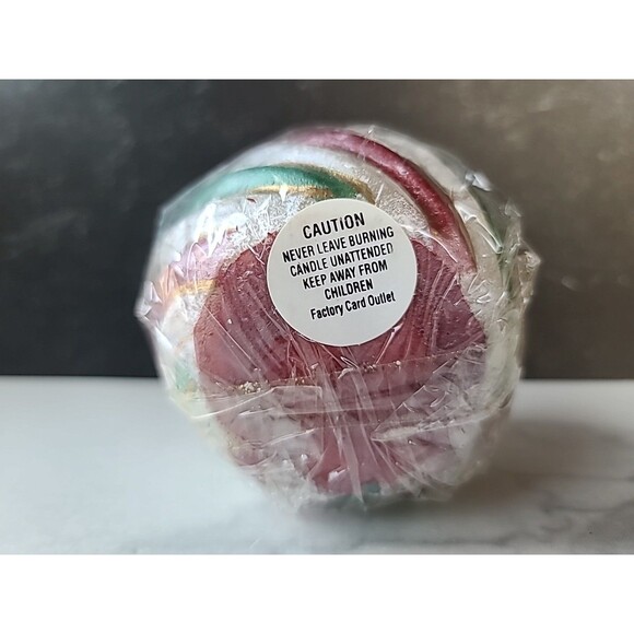 Candy cane Swirl Christmas Candle - Picture 3 of 10